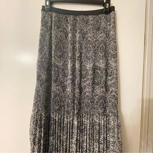 Black and white medallion patterned pleated vintage maxi skirt